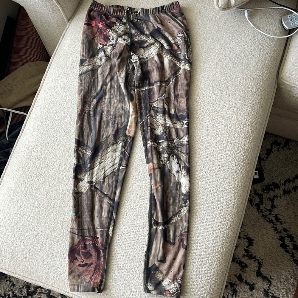 EUC Under Armour Small Camo Leggings